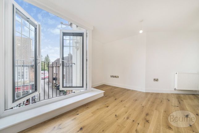 Flat 3, Polo Court, 1, Swan Street, Petersfield photo 3