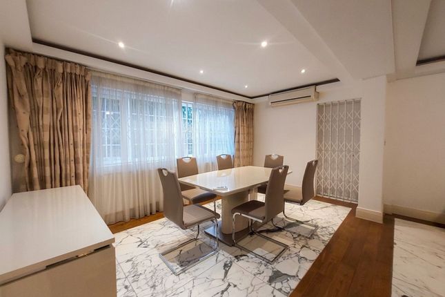 4 Elsinore Gardens, London photo 4