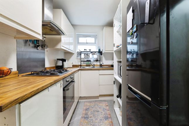 Flat 3, 675-677, High Road Leyton, London photo 3