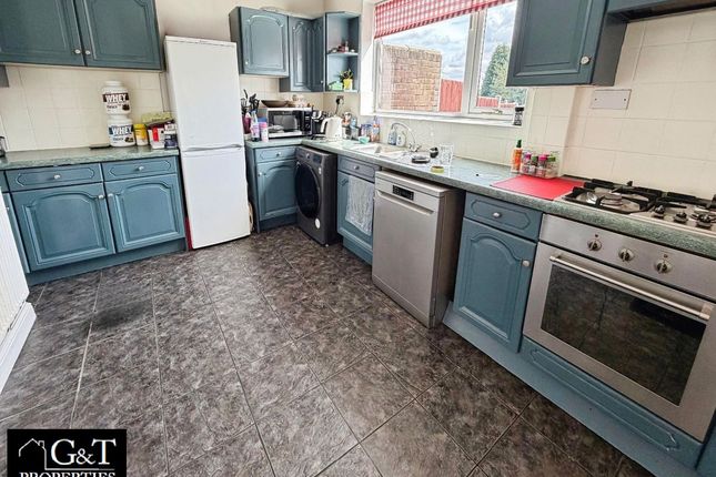 21 Dunns Bank, Brierley Hill photo 4