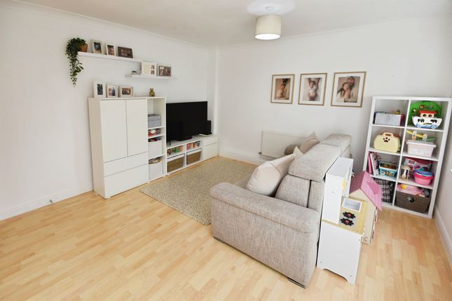 12, Mortymer Close, Dunmow photo 2