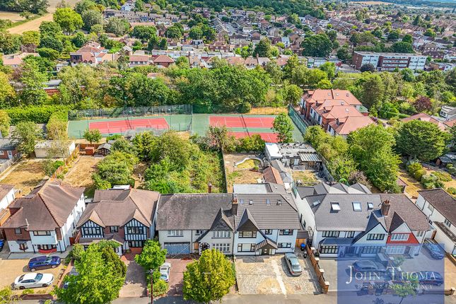 14, Grange Crescent, Chigwell photo 3