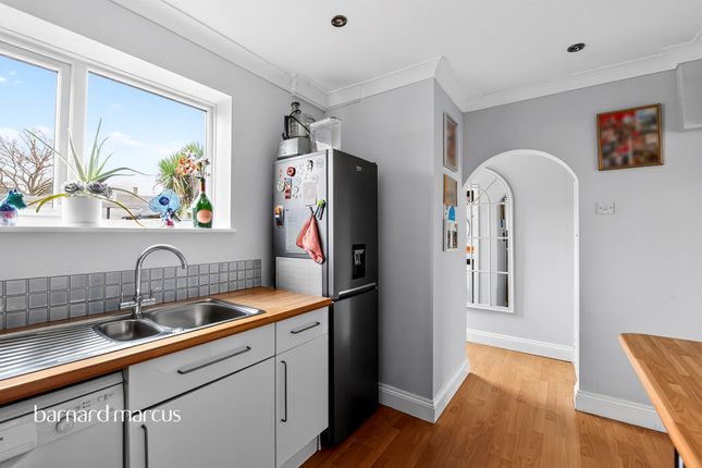25, Weldon Way, Redhill photo 4