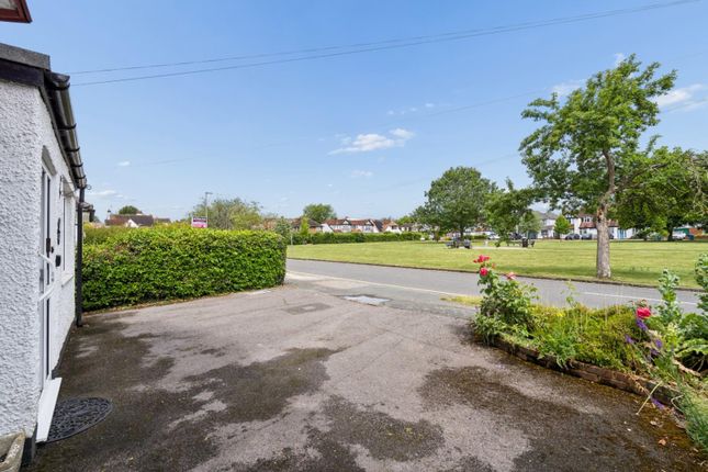 33, Woodside Close, Amersham photo 4