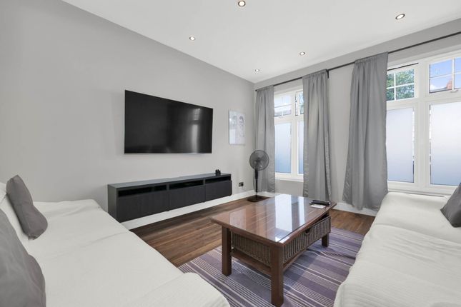 79, Forest Drive East Leytonstone London, London photo 3