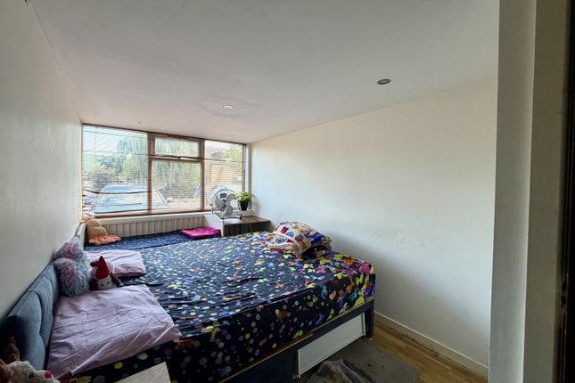 51 Fairway Avenue, West Drayton photo 5