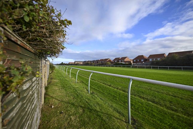 43, Fernwood, Redcar photo 3