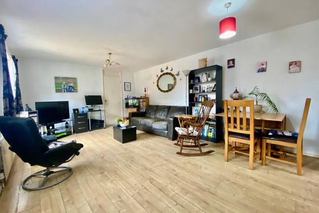 62, Stagsden, Peterborough photo 2