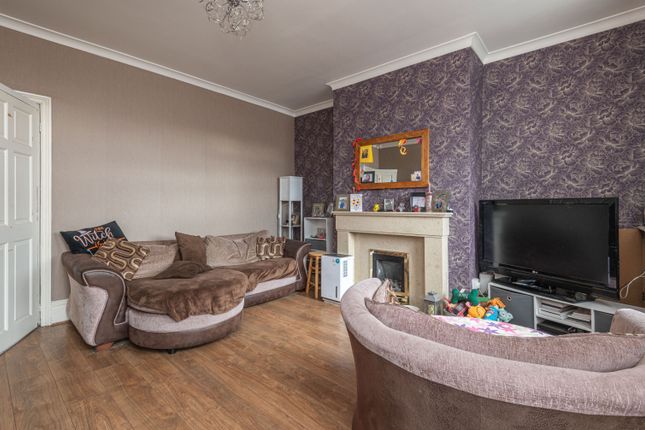 79, Weeland Road, Wakefield photo 2