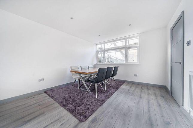17, 17, Broomfield, London photo 5