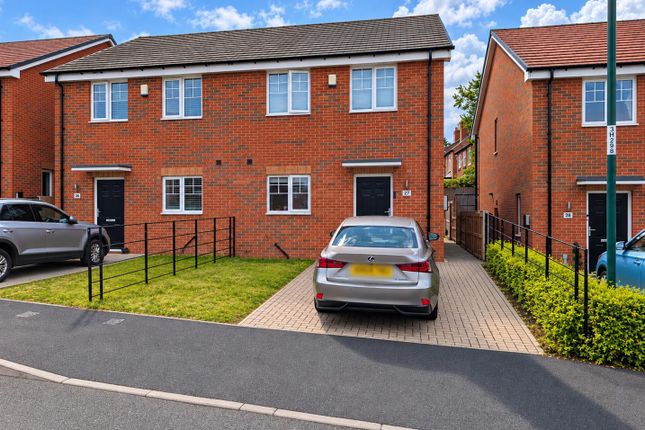 3-bed house on 27, Hall Close, Nottingham, £1,200/mo
