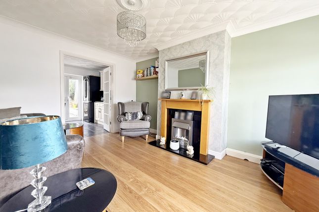 35, Hawthorn Park, Pontyclun photo 4