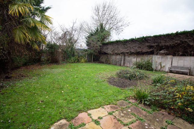 Conifers, Walnut Close, Frome photo 2