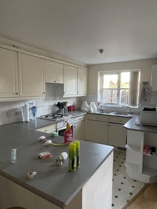 Shared accommodation to rent in Aspen Grove, Aldershot, Hampshire
