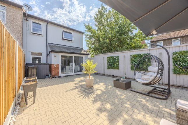 28, Watkins Way, Shoeburyness photo 4