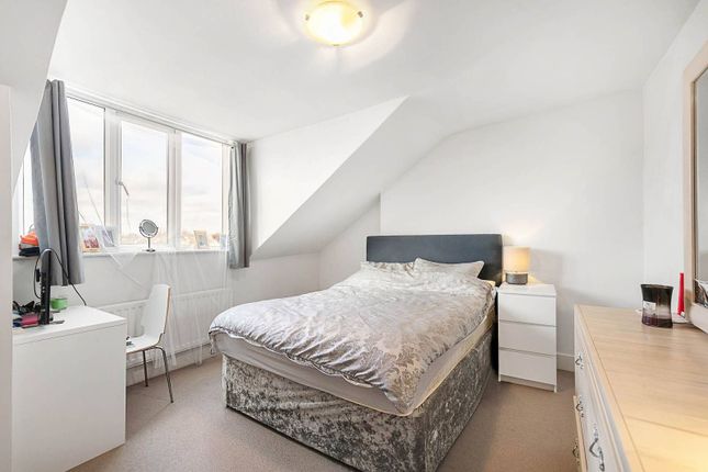 Maisonette to rent in Webbs Road, Between The Commons, London