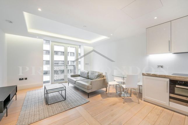 Flat to rent in Savoy House, 190 Strand, London