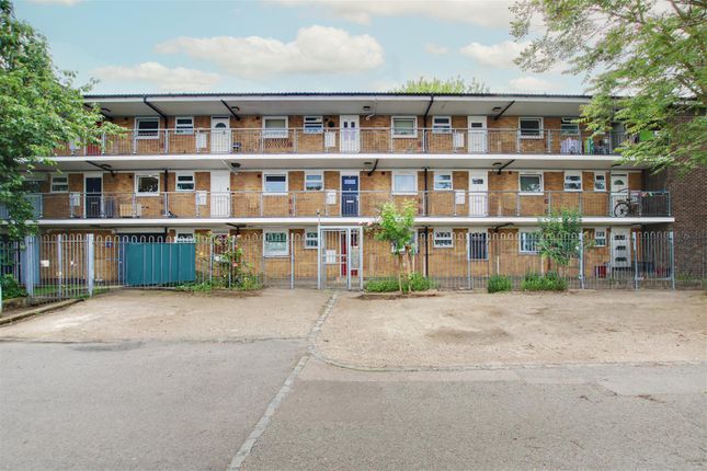 Thumbnail Flat for sale in Ramney Drive, Enfield