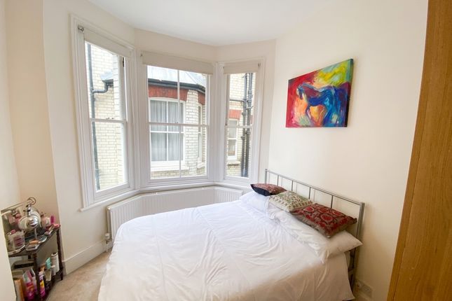 198, Ferme Park Road, London photo 4