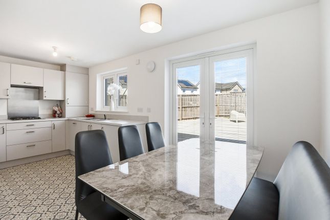 31, Longbow Place, Kilwinning photo 3