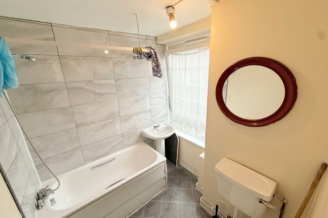 74, Barville Close, London photo 3