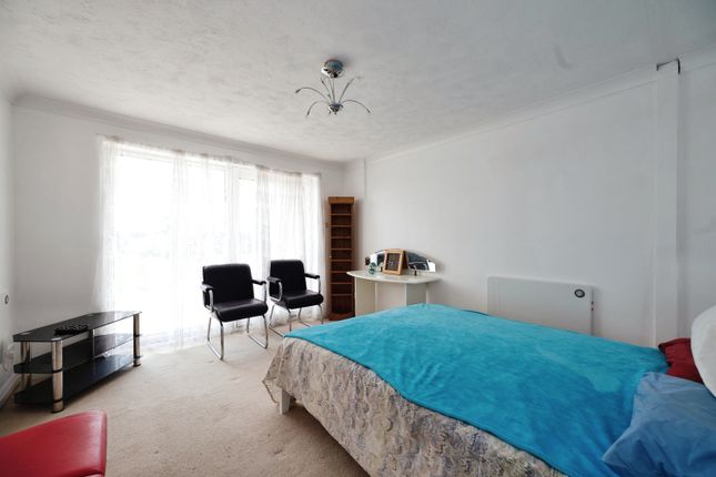 Flat for sale in Sea Front, Hayling Island, Hampshire