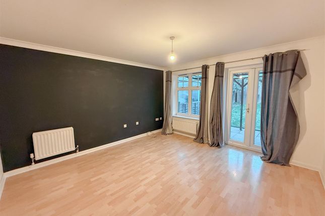 39, Magnolia Gardens, Edgware photo 5