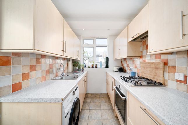 72, Cardinal Avenue, Morden photo 4