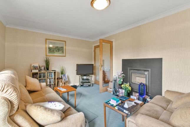 22, Langlees Avenue, Glasgow photo 3