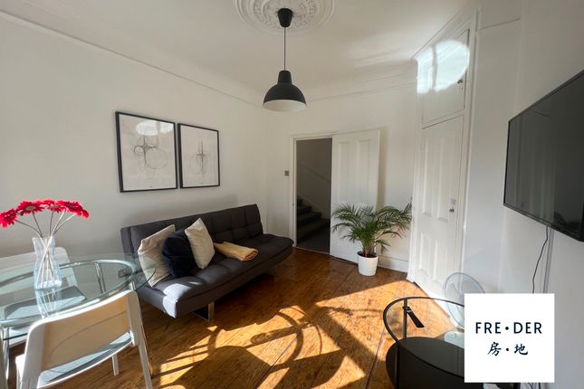 Flat 14 The Park, London photo 2