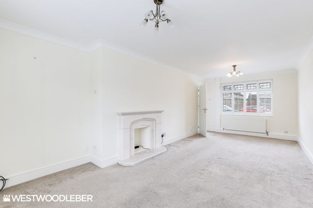 32, Darcy Close, Waltham Cross photo 4