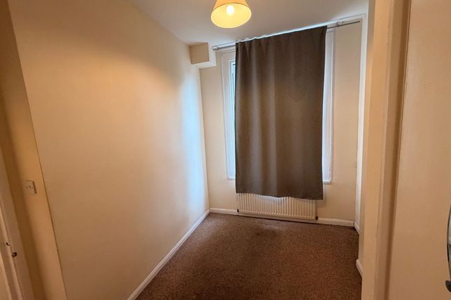 Flat 5, 1205 London Road, London photo 3