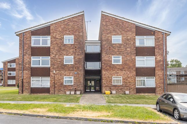 Thumbnail Flat for sale in Hillmead, Crawley