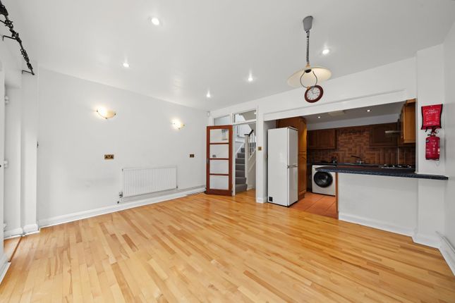 Flat D, 111, Newington Green Road, London photo 4