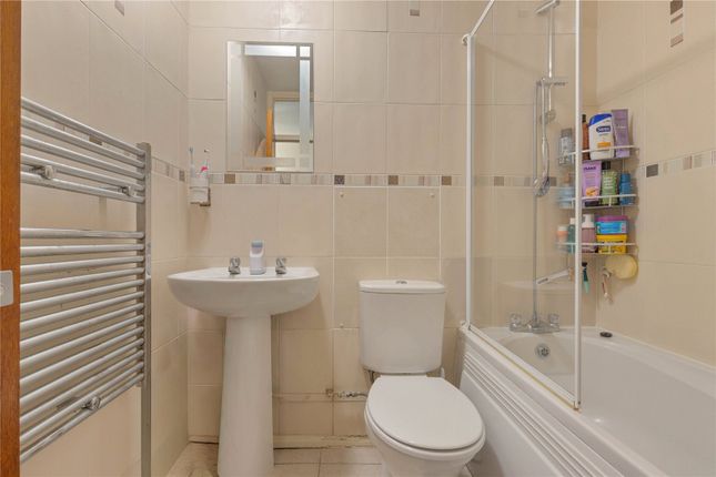 Flat 28, Blake House,, Porchester Mead, Beckenham photo 4