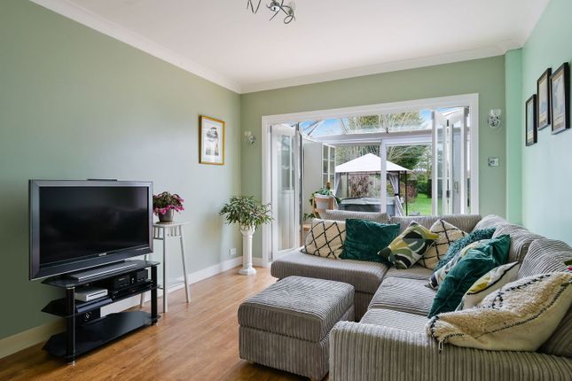 34, Orchard Way, Hurst Green photo 4