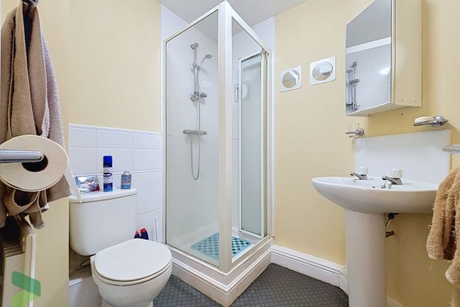 32, Weavers Mews, Darwen photo 5