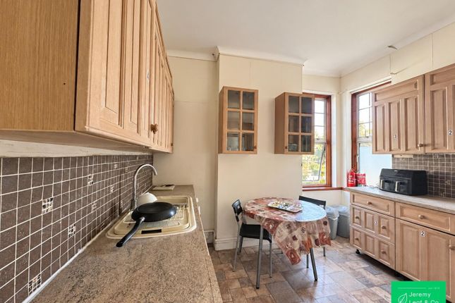 Room 2, 189, Friern Barnet Lane, London photo 3