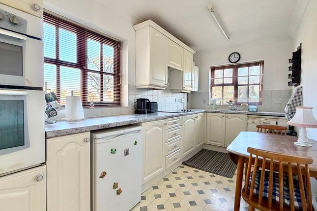 4, Abbey Close, Chard photo 4