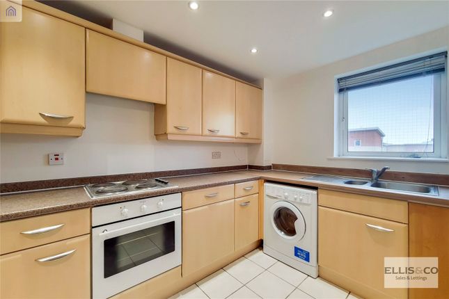Flat to rent in Forty Lane, Wembley Park, Middx, Greater London