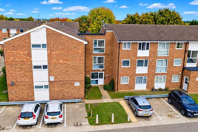 2-bed flat on Burns Drive, Hemel Hempstead, £1,400/mo