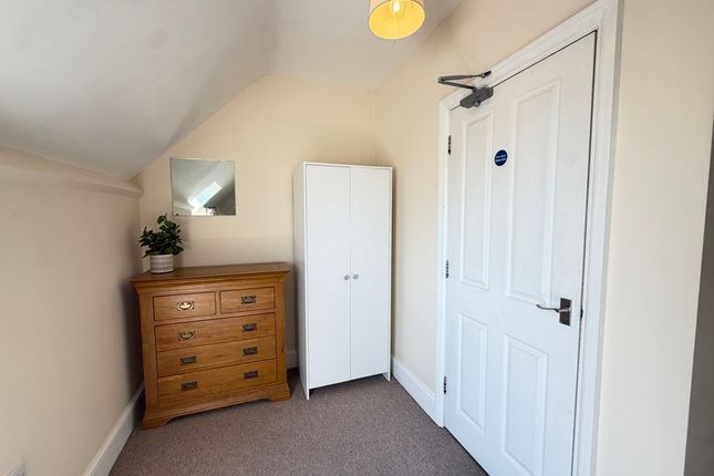 Room 5, 1 Wendlo, Shripney Road, Bognor Regis photo 4