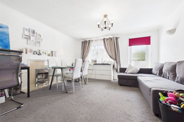 5,, Benwell Court, Sunbury-On-Thames photo 2