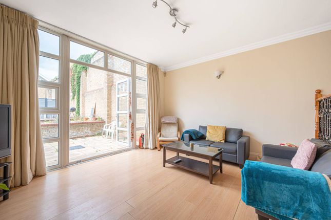 Thumbnail Property to rent in Victoria Mews, Hampstead, London