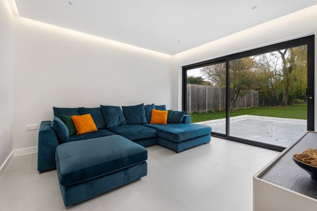1, Holywell Close, Studham photo 3