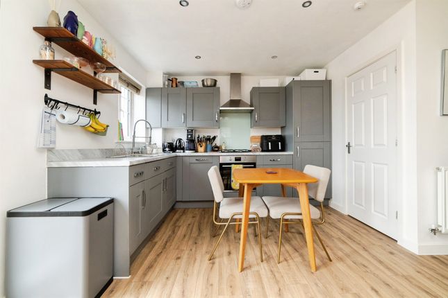 10, Arnold Close, Hertford photo 4