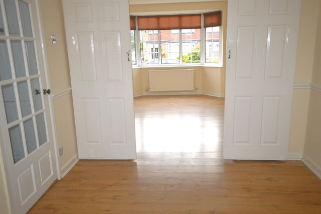 18, Blythe Avenue, Bramhall, Stockport photo 4