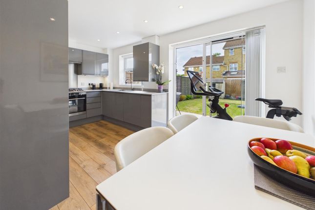 9, Danesfield Close, Walton-On-Thames photo 4