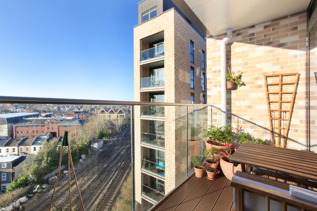 Flat for sale in Osiers Road, Wandsworth, London