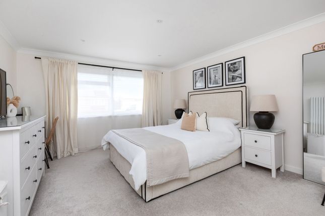 22 Flansham Park, Bognor Regis photo 3